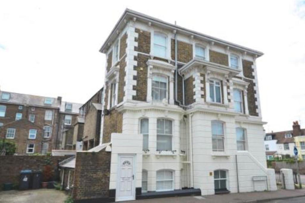 Charming Apartment In Deal Near The Beach & Town Exterior foto